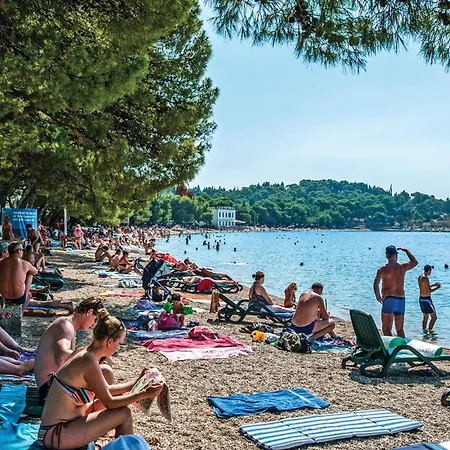 1 Bedroom Amazing In Makarska